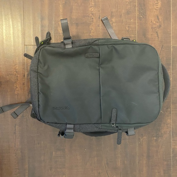 Incase EO travel backpack in black/grey - Picture 1 of 4
